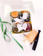 Load image into Gallery viewer, Gift set of four teas